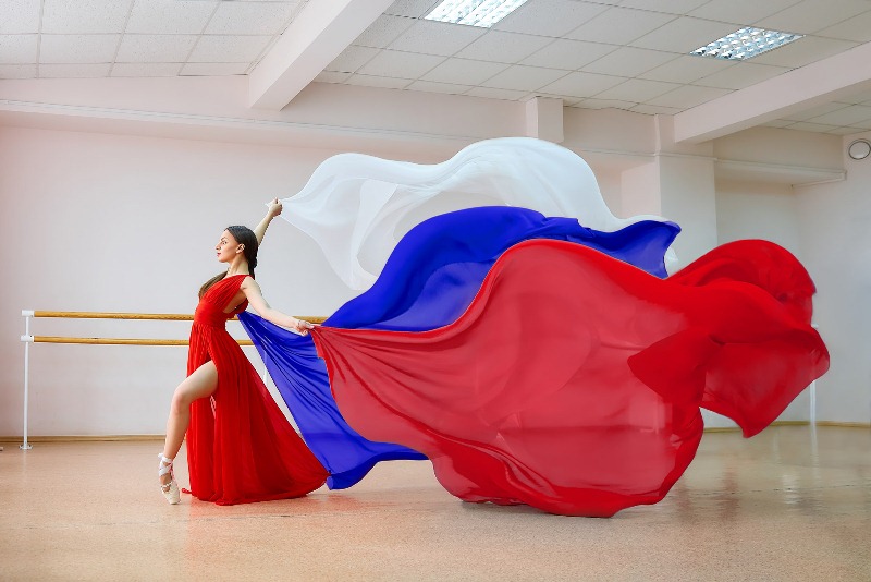 В Ярославском Концертно-зрелищном центре открылась фотовыставка «Грани совершенства», приуроченная к Международному женскому дню