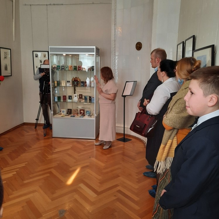 ​Выставка «Мир Николая Некрасова в книжной графике и миниатюрных изданиях» открылась в музее-заповеднике «Карабиха»