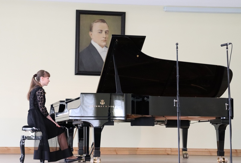 ​Более 50 юных пианистов региона примут участие в областном конкурсе фортепианной музыки