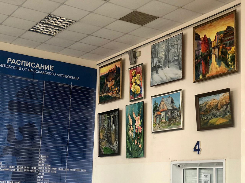 Выставка картин «Искусство в движении» открылась на автовокзале Ярославль