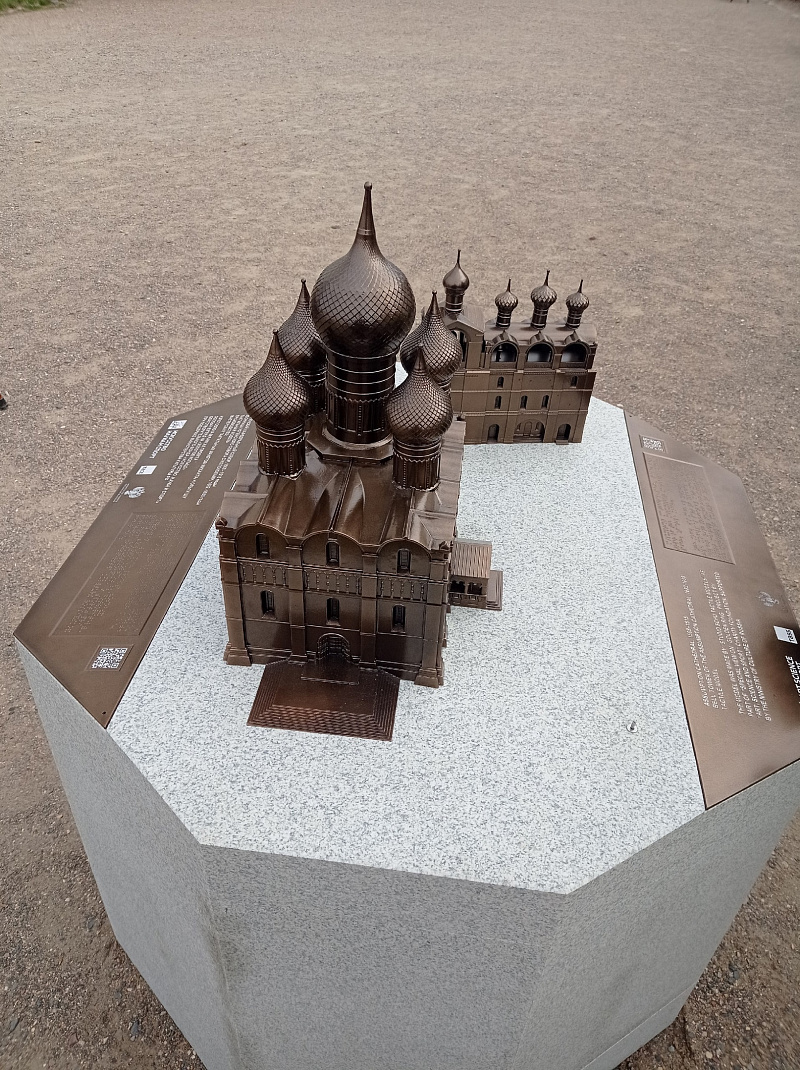 В Ростове установлена тактильная модель Успенского собора