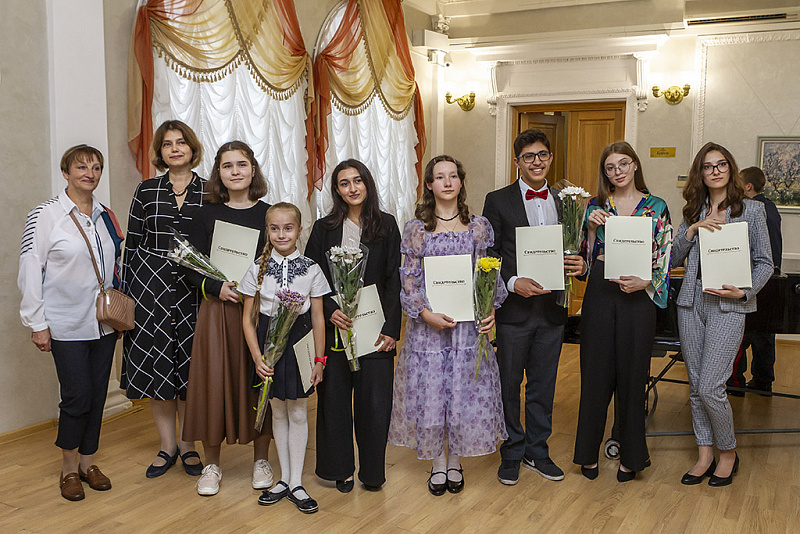 45 одаренных детей Ярославской области будут получать областные стипендии