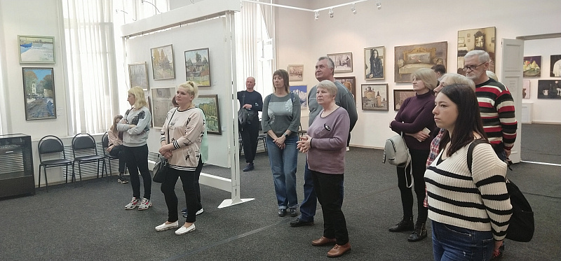 Переселенцы из Донбасса посетили Центральный выставочный зал Ярославского Союза художников