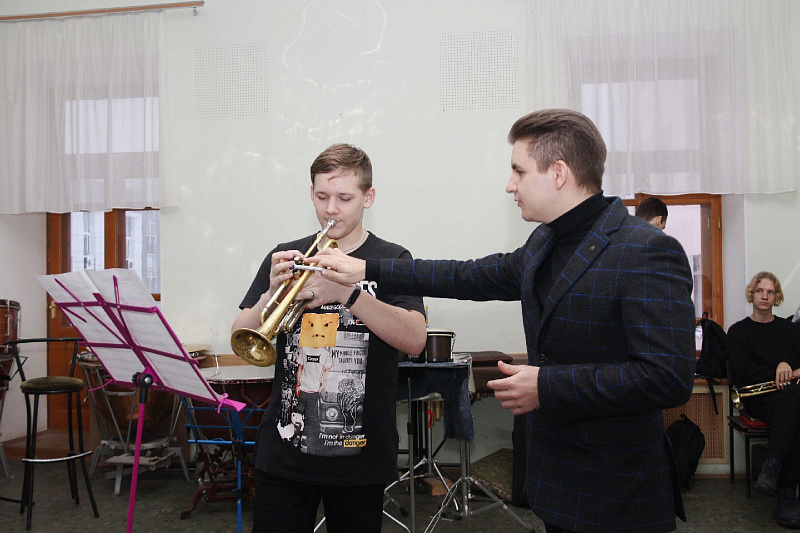 Одаренные дети учатся музыке в образовательном центре Юрия Башмета