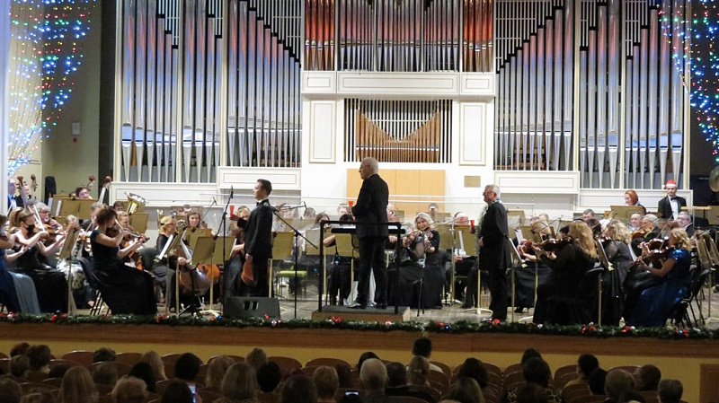 Праздничную программу любителям симфонической музыки представил Ярославский академический губернаторский симфонический оркестр