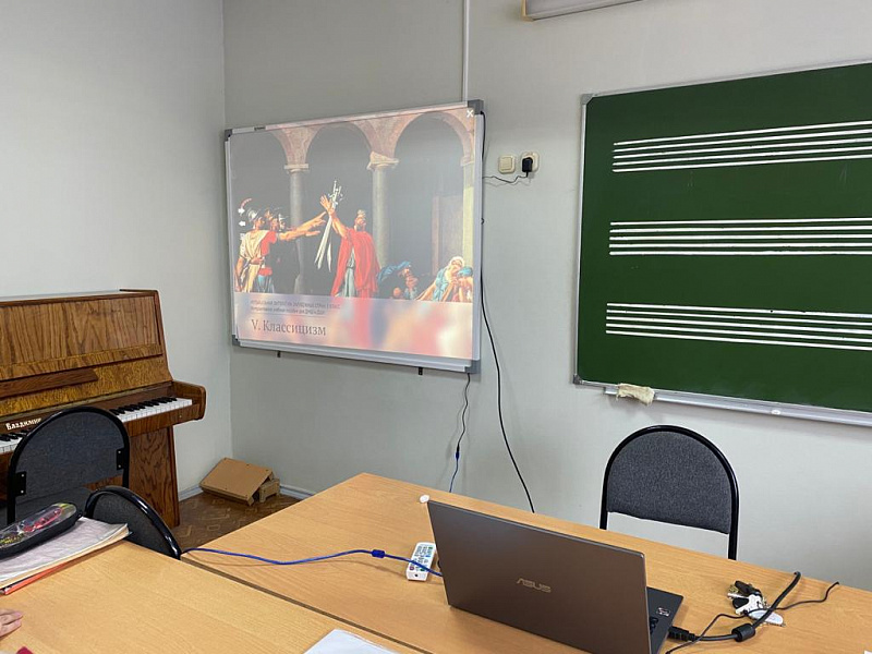 ​Новые музыкальные инструменты получила ярославская детская школа искусств