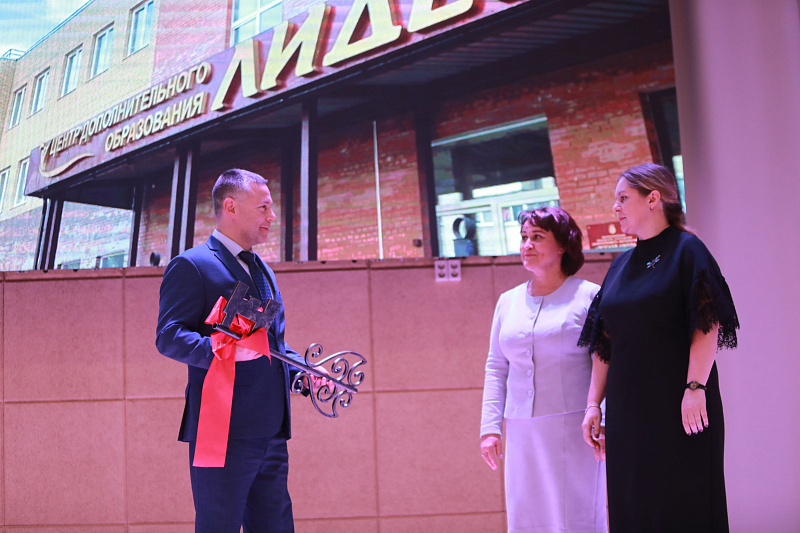 Губернатор Михаил Евраев открыл детский центр в Гаврилов-Яме, где теперь будет располагаться школа искусств