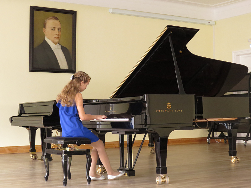 ​Более 50 юных пианистов региона примут участие в областном конкурсе фортепианной музыки