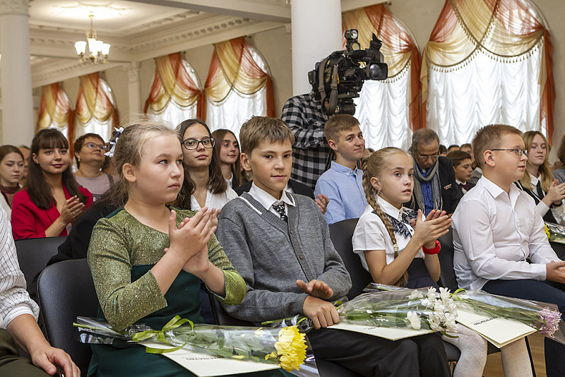 45 одаренных детей Ярославской области будут получать областные стипендии